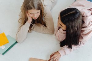 two-teen-girls-studying