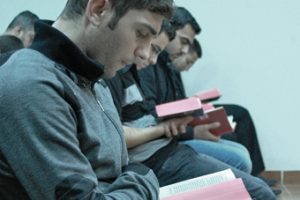 Iraqi-men-reading-bibles