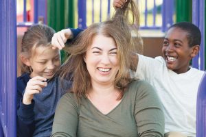 two-kids-pull-a-womans-hair