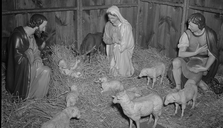 black-and-white-nativity-scene