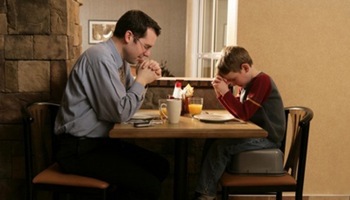 father-praying-with-son-at-dinner