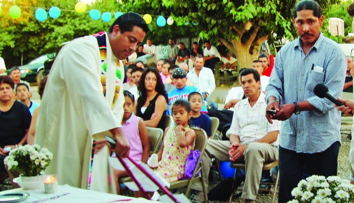 latino-father-speaking-to-parishioners