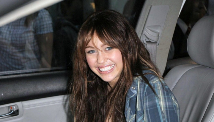 Miley_Cyrus_2008_wikimedia