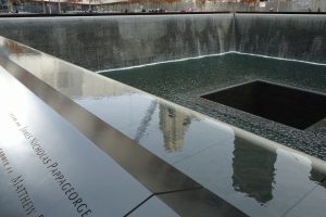 911_Memorial_fountain_and_pool_in_New_York_City_WIkimedia