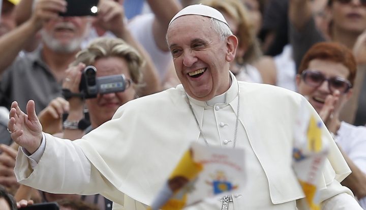 pope-francis-in-a-crowd