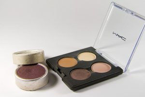 Makeup_collection_wikimedia