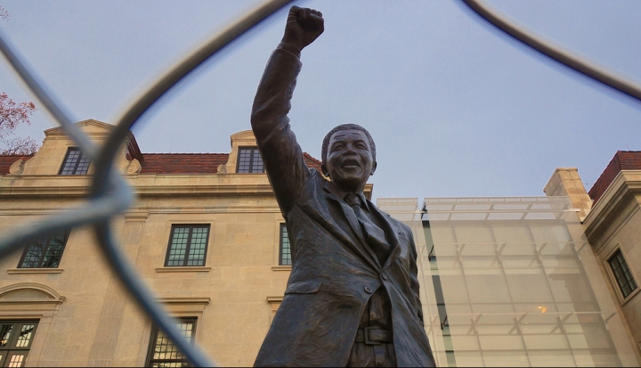 Nelson Mandela statue_Flickr_tedeytan