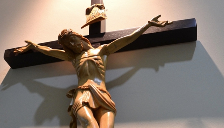 wooden-crucifix-on-wall