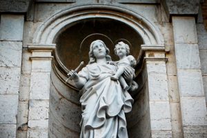 statue-of-mary-holding-jesus