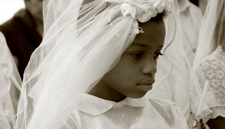 girl-with-communion-veil