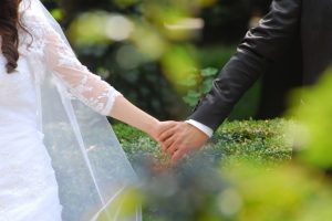 wedding-couple-holding-hands