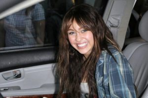 Miley_Cyrus_2008_wikimedia