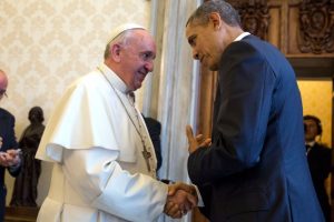 obama-shakes-pope-francis-hand