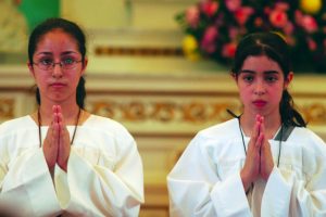 Altar girls Claretian photo_Jon Lowenstein