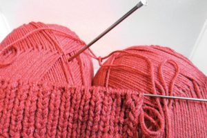 knitting-needles-with-yarn-balls