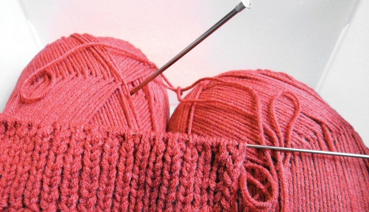 knitting-needles-with-yarn-balls