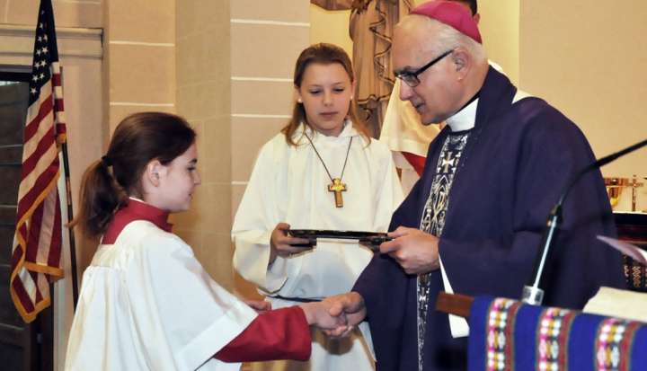 Why The Church Needs Girl Altar Servers U S Catholic