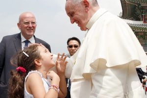 pope-francis-with-girl