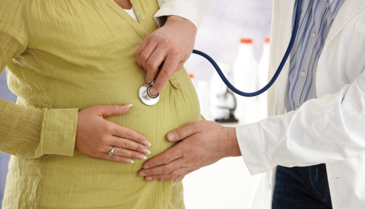stethoscope-on-pregnant-womans-belly