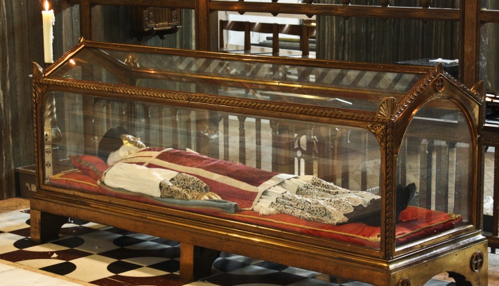 relic-robes-in-glass-coffin