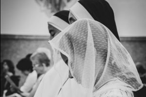 girl-wearing-chapel-veil