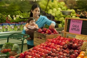 woman-shopping-for-veggies