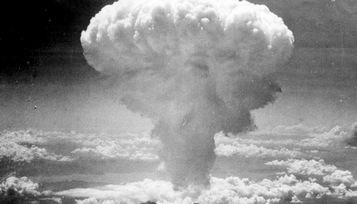 nuclear-bomb-on-nagasaki