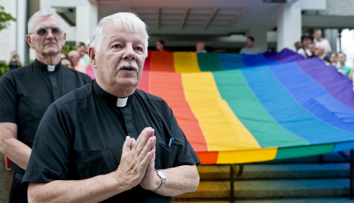 priests-and-LGBT-flag