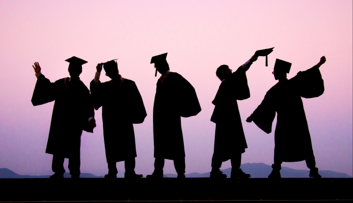 graduates-silhouettes