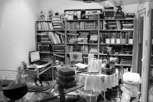 an-overly-cluttered-office