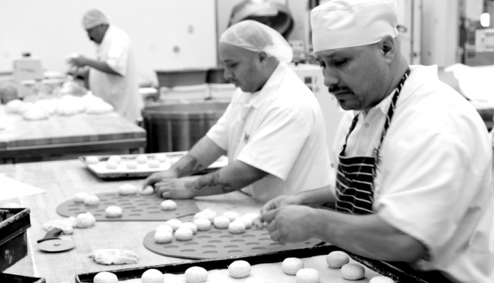 employees-of-homeboy-industries-baking