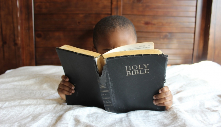 child-reading-bible