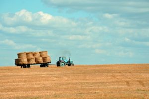 tractor-pulling-haybales