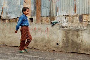 child-running-down-street-in-yemen