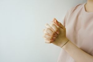 folded-hands-praying