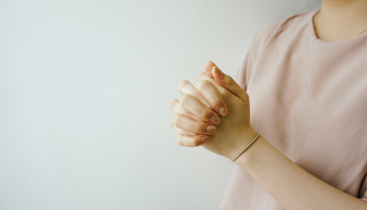folded-hands-praying