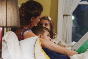a-mom-reads-to-children