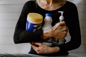 women-holding-cleaning-supplies