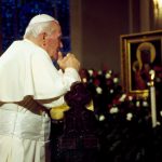 john-paul-ii-kneeling