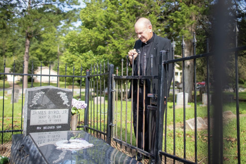 father-ron-foshage-at-gravesite-of-james-byrd