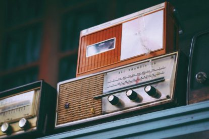 old-fashioned-radio