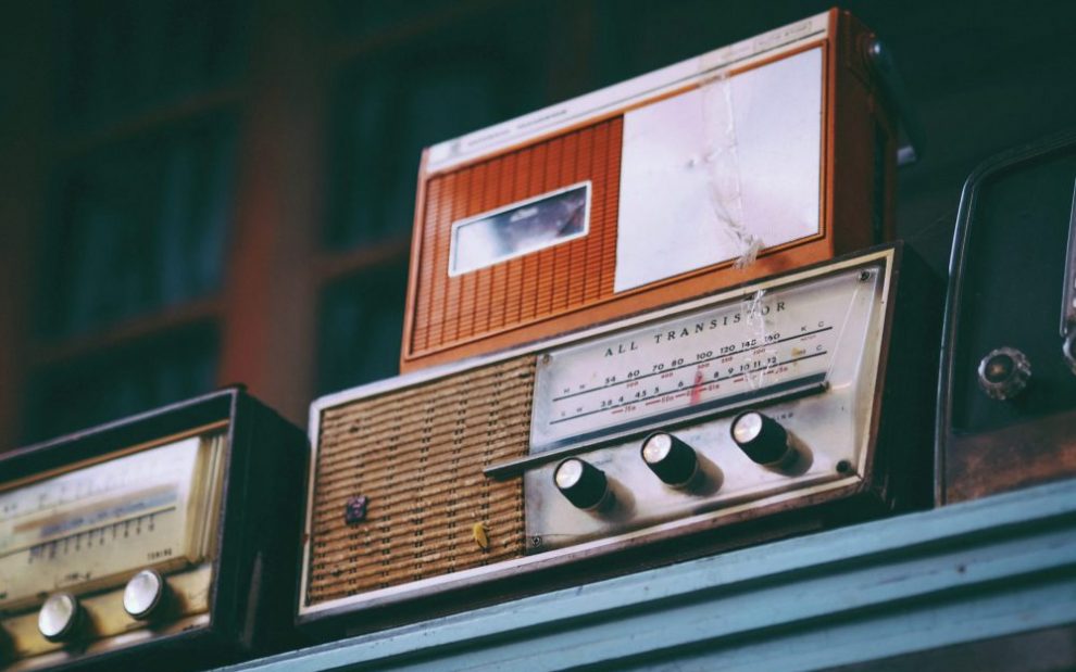 old-fashioned-radio