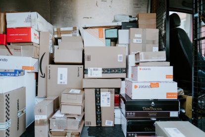 pile-of-packages-ready-to-ship