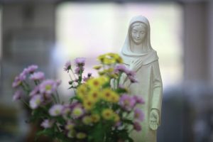 bouquet-of-flowers-with-statue-of-mary
