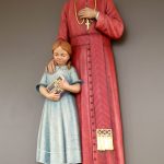 statue-saint-john-neumann-with-school-girl
