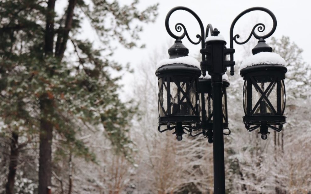 lamp-post-in-snow