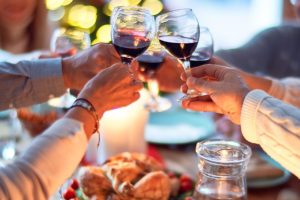 people-clinking-wine-glasses-at-thanksgiving