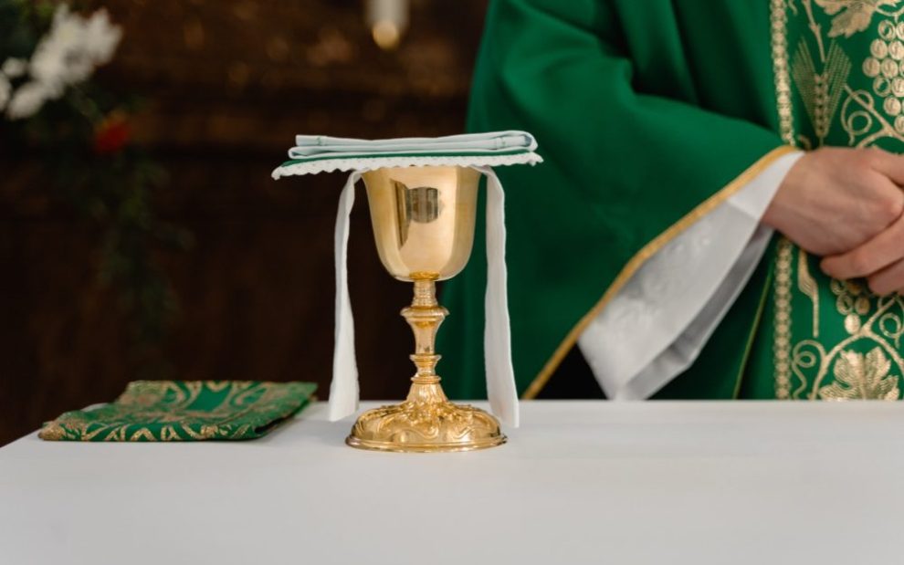 eucharist-chalice-on-altar