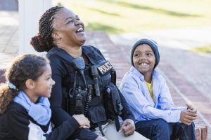 policewoman-seated-speaking-with-children