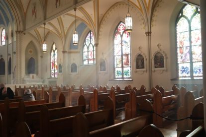 pews-in-a-mostly-empty-church